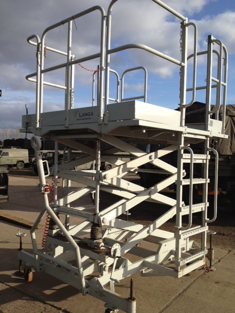 Aircraft Staging Platform - Govsales of mod surplus ex army trucks, ex army land rovers and other military vehicles for sale